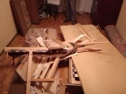 Разобрали и вынесли диван