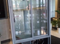 Спустили холодильник с шестого этажа